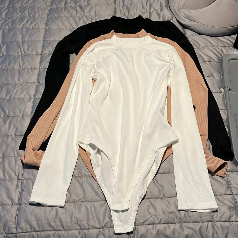 3 Ribbed body suits